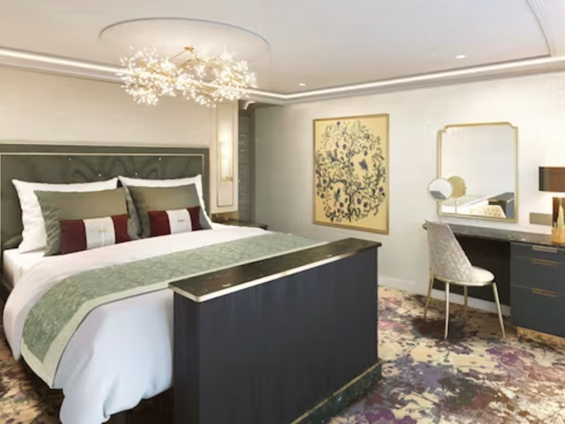 Concierge One-Story Royal Suite